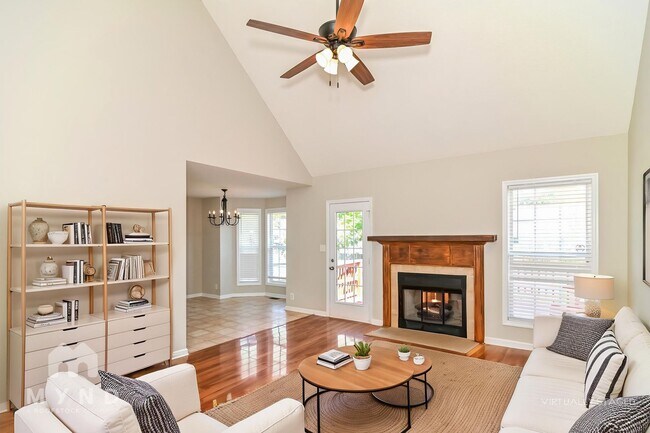 3653 Aurora Dr