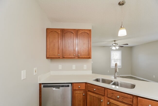 Photo - 808 Hepplewhite Ct