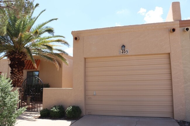 Building Photo - Nice Townhome