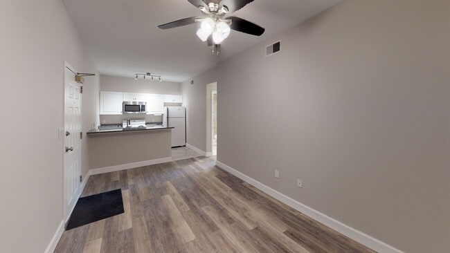 University Towers- 3 bedroom/ 2 bath Apart... - University Towers- 3 bedroom/ 2 bath Apart... Condo Unit 104
