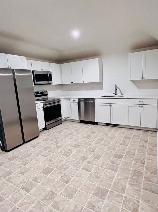 Photo - Large renovated 2 bedroom apartment in the...