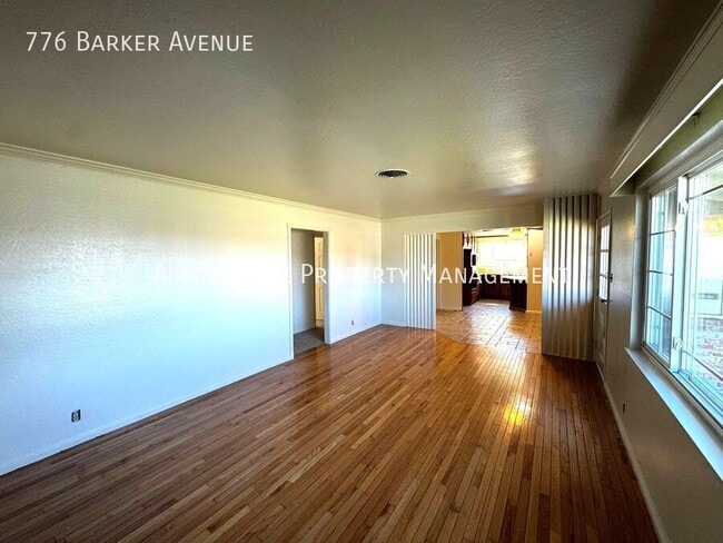 Photo - 776 Barker Ave