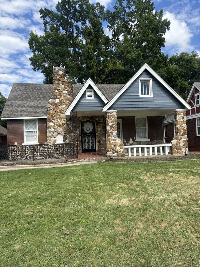 Building Photo - 920 N Auburndale St