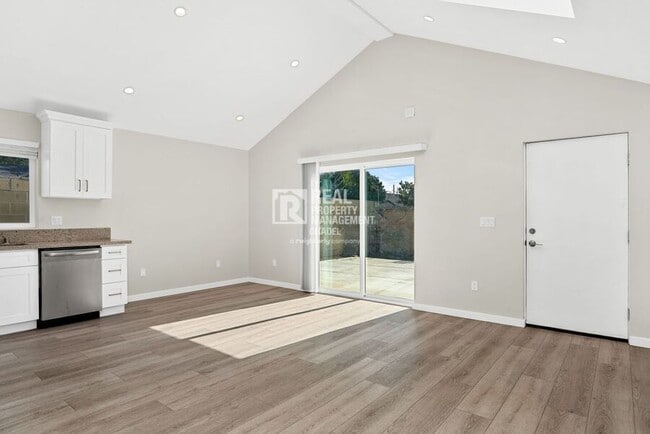 Photo - 996 S Siet Pl