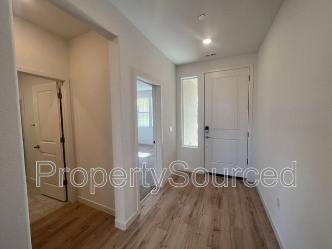 Photo - 1029 Pipit St