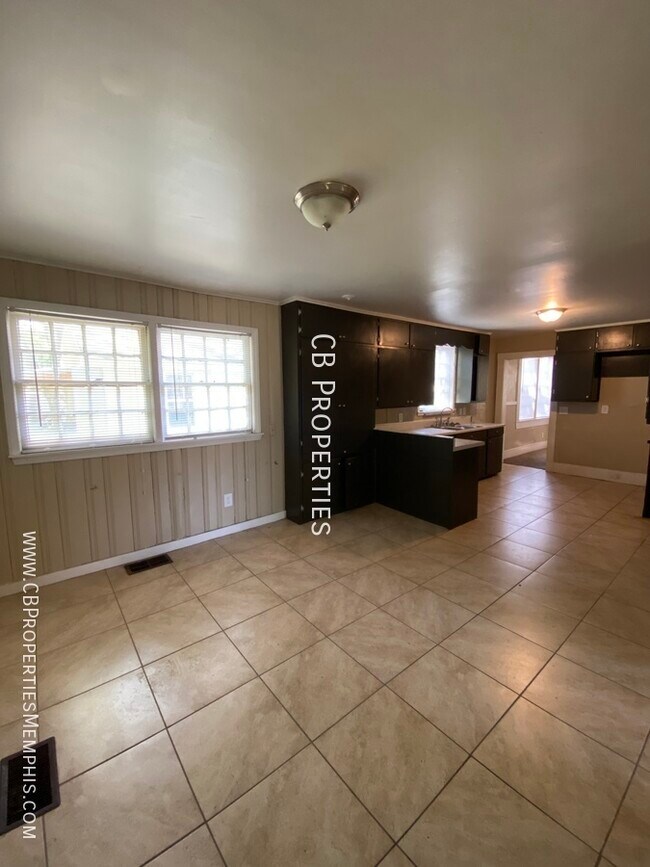 Photo - 912 Newell Rd