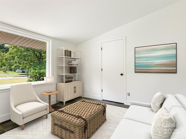 Photo - 553 Kenlough Dr