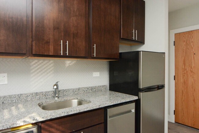 Photo - 434.5 W Belden Ave Unit 303B