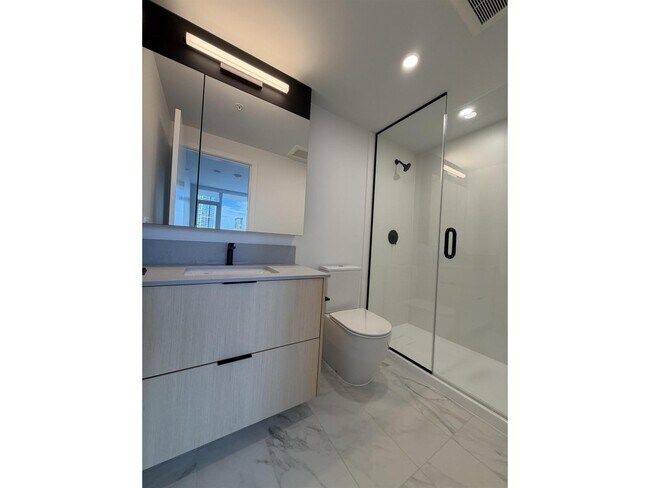 Photo - 13738 Central Ave Unité 6F