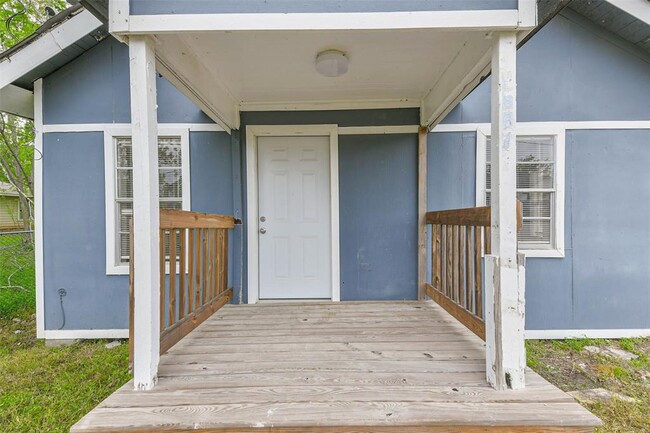 Building Photo - 9839 Racine St Rental