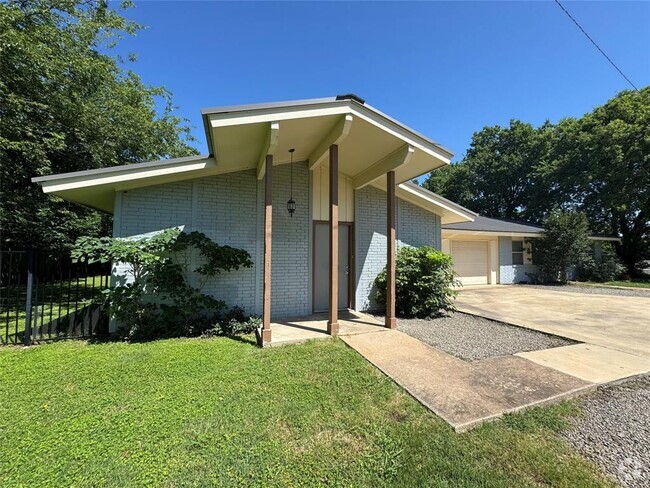 Building Photo - 2304 Mesquite Ln Rental
