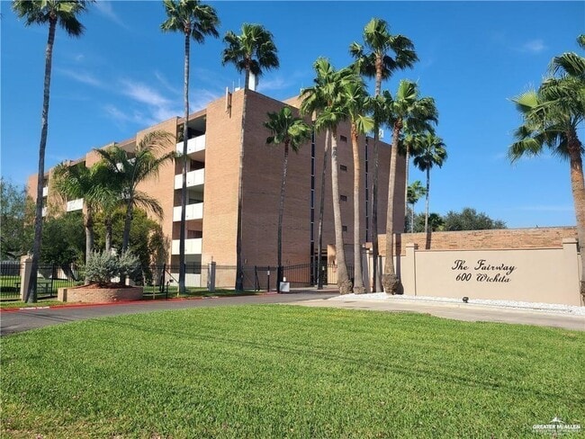 Building Photo - 2200 S 10th St Unit 107