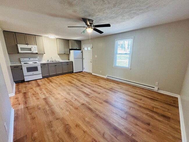 Building Photo - 1470 Roanoke St Unit 1470 - 3