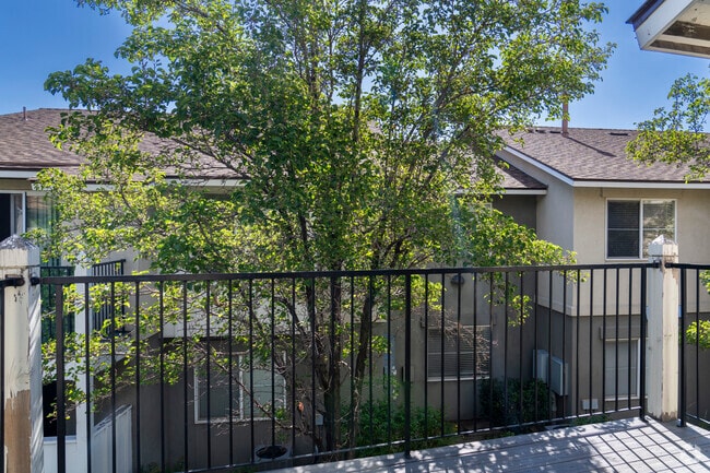 2BR, 1BA - 828 SF - Patio