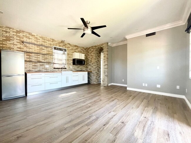 Photo - Granny Flat with All Utilities Included!