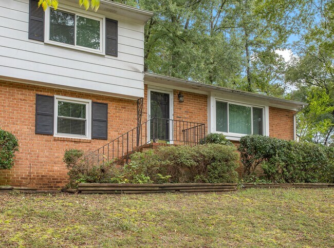 Photo - 2115 Cedarhurst Dr