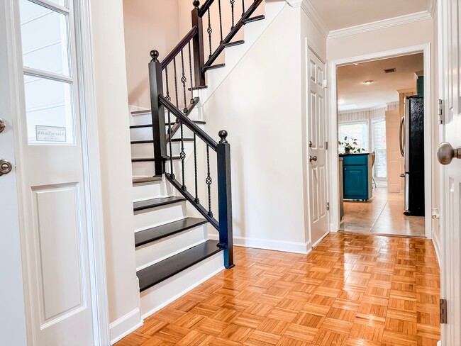 Photo - 2612 Leeshire Ct