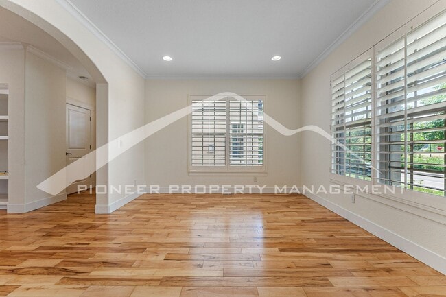Photo - Gorgeous Home with Central AC and Washer/Dryer