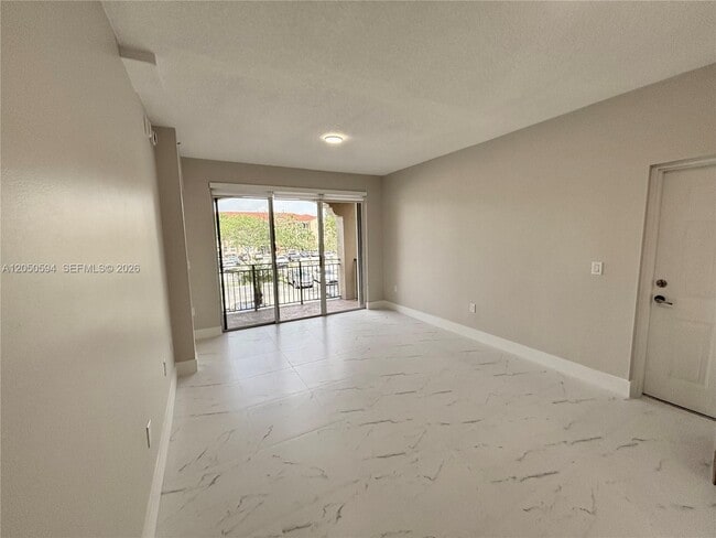 Building Photo - 6440 NW 114th Ave Unit 424
