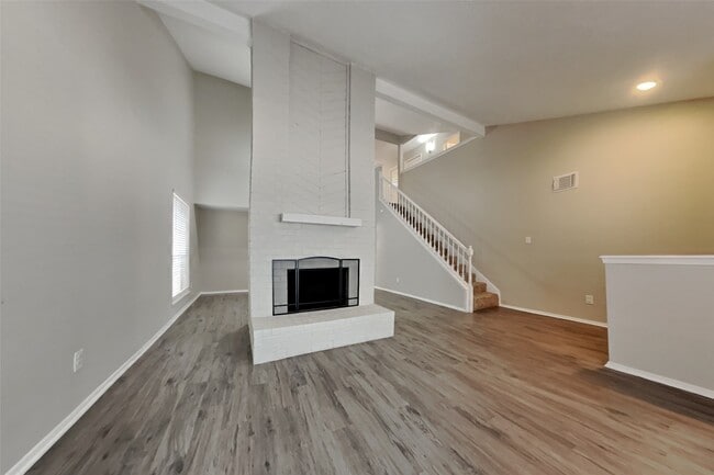 Photo - 21606 Crescent Heights St