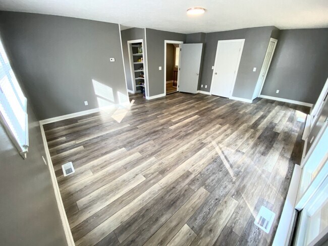 Photo - 801 Grand St Apartamento Unidad B