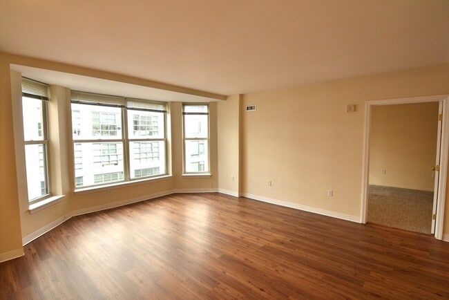 Photo - 75 Peterborough St Unit 713