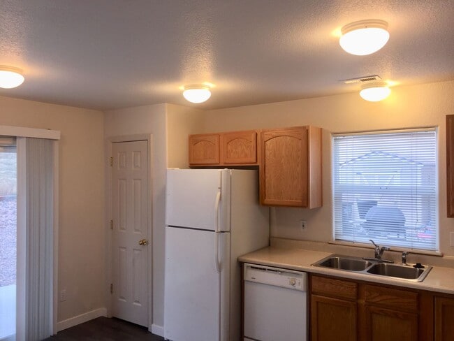 Photo - Nichols 1256- 1258 Unit 1258