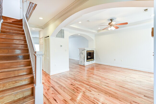 Photo - 601 Kenyon St NW