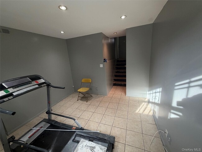 Building Photo - 20-07 Elk Dr