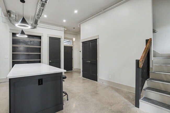1105 Logan St