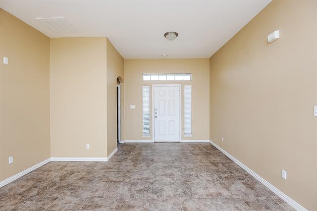 Photo - 113 Currie Ct