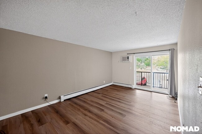Photo - 1250 Golden Cir