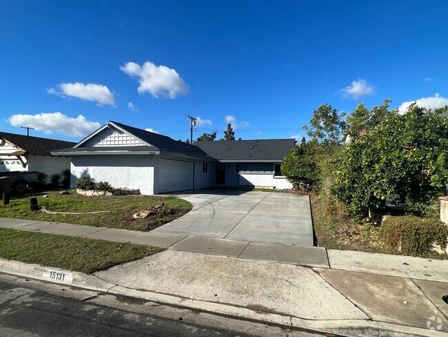 Building Photo - Wonderfully Upgraded 3 Bed 2 Bath Garden G... Rental