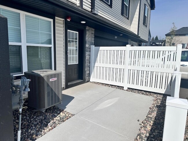 5277 Long Pointe Pass