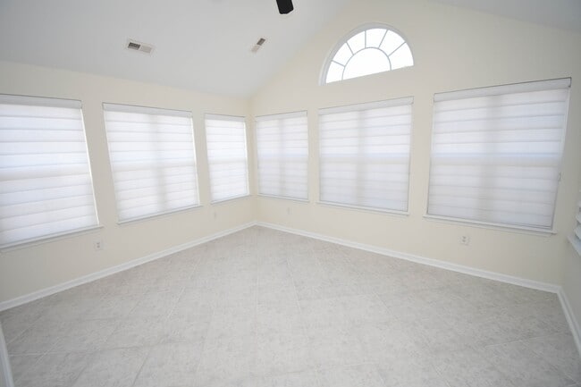 Photo - 160 Stonegate Blvd