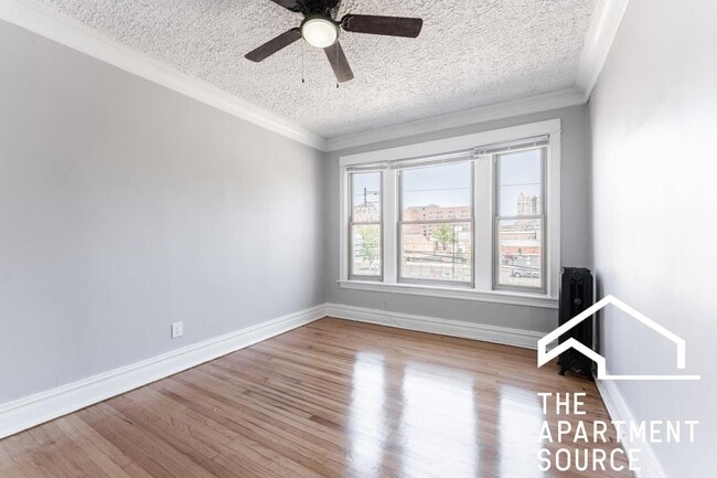 Photo - 1210 W Montrose Ave