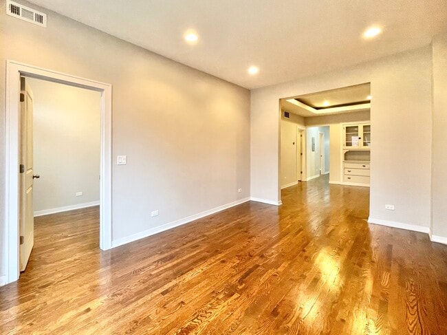 Photo - 3342 W Beach Ave Unidad 02