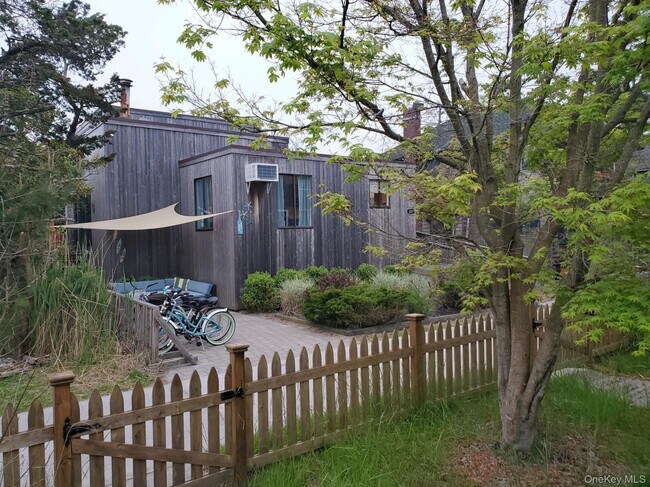 437 Dehnhoff Walk