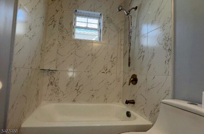 Photo - 736 E 28th St