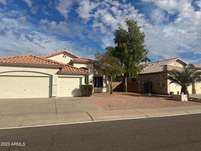 Photo - 2613 S 157th Dr House