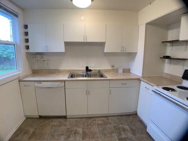 Photo - Adorable SE Cottage - 3 Bedrooms, 1 Bath 912 Sq. Ft.