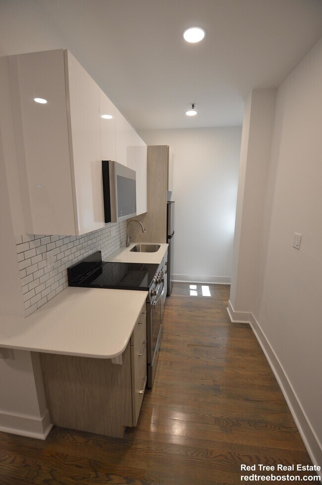 11 Peterborough St Unit 3