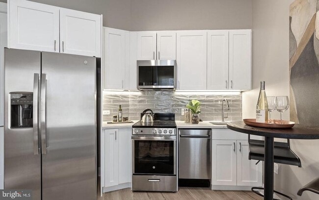 Building Photo - 459 Massachusetts Ave NW Unit B1