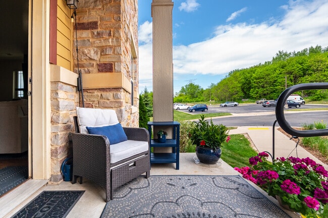 2BR, 2BA - 1,195SF - Patio