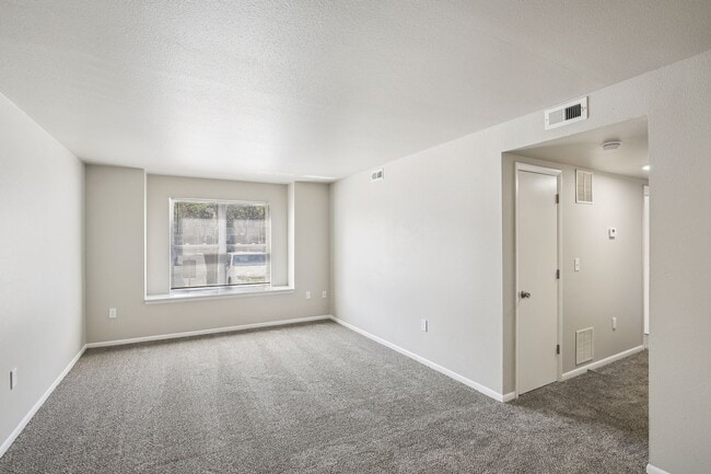 Paola Sundance Apartments