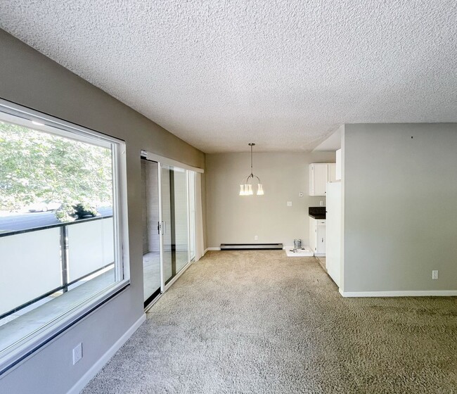 Photo - 321 Bellevue Way SE Unit 406