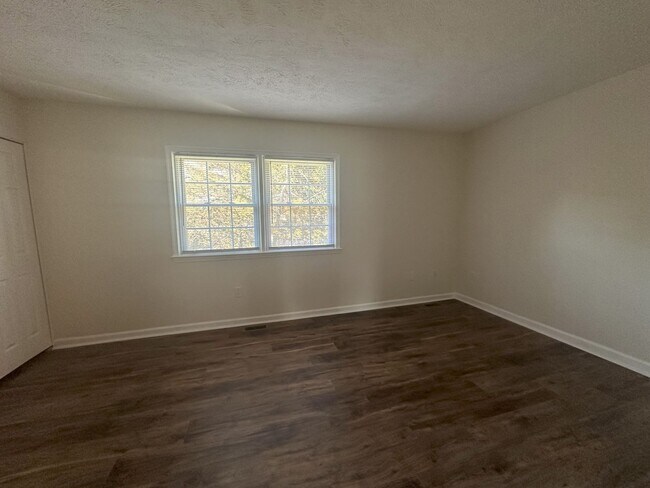 Photo - 113 Ash Hollow Dr