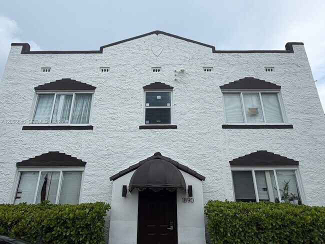 1890 NW 35th St Unit 7