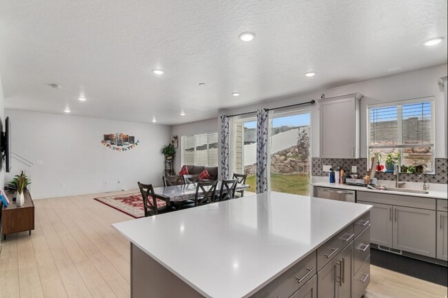Photo - 2613 N Snowberry Dr