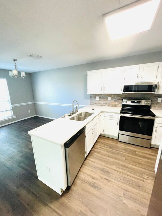 ** 3 bed 2 bath located behind Frazer Chur... Rental House Rental in